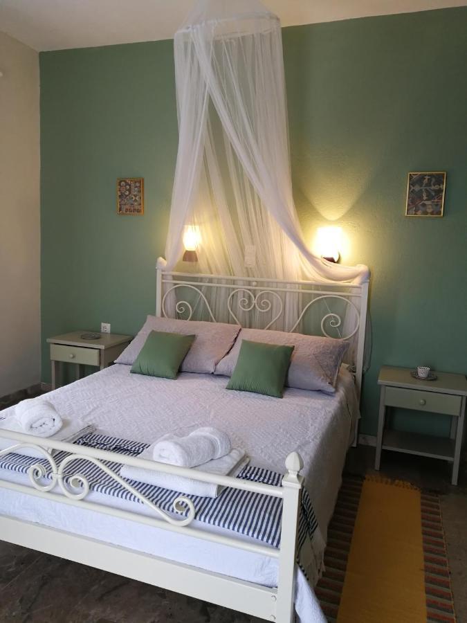 Vrohaki Studios & Rooms Piso Livadi Luaran gambar